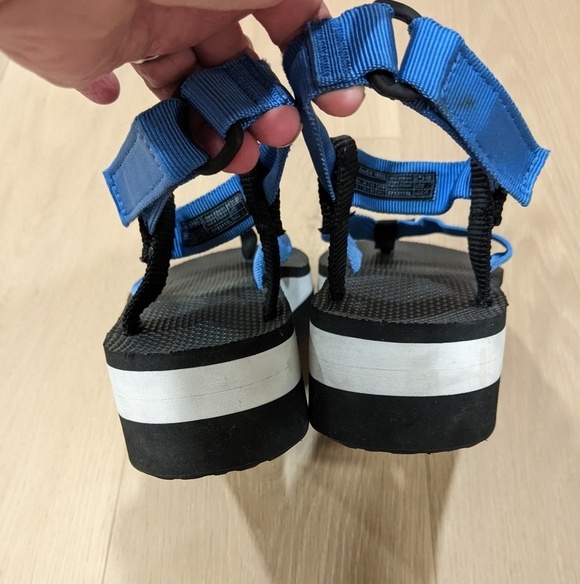 Woman's platform Teva sandals - Picture 3 of 15